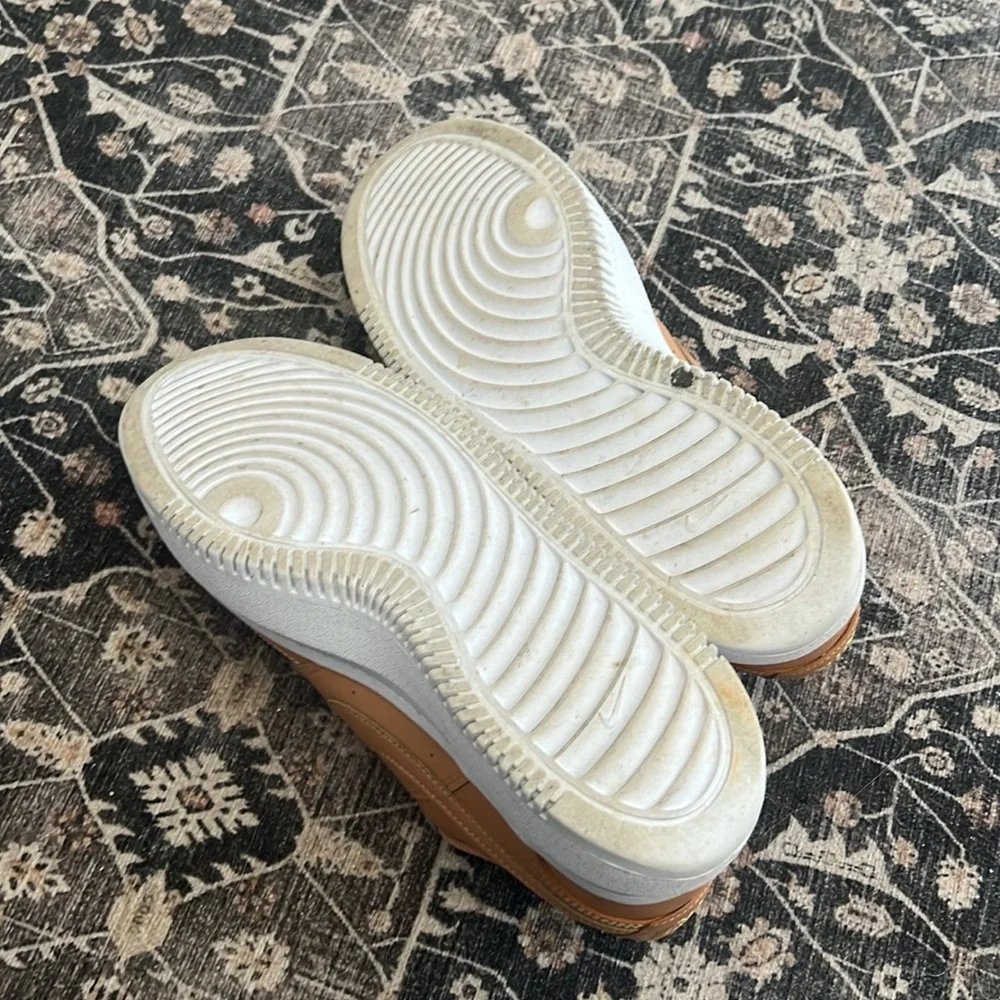Nike - Picture 3 of 4